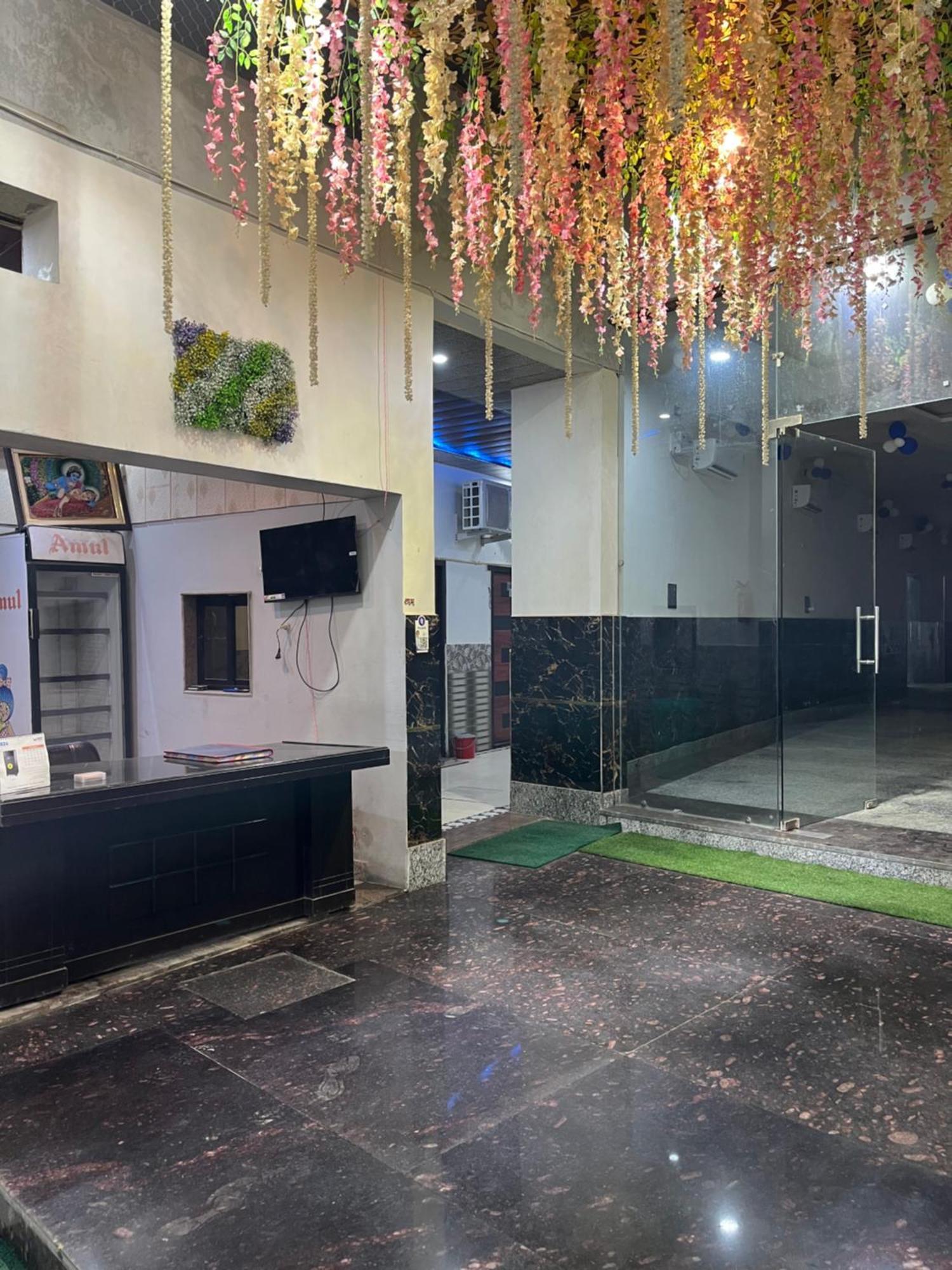 G&G Palace Vrindāvan Exterior photo